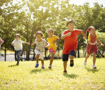 kids-running-outdoors